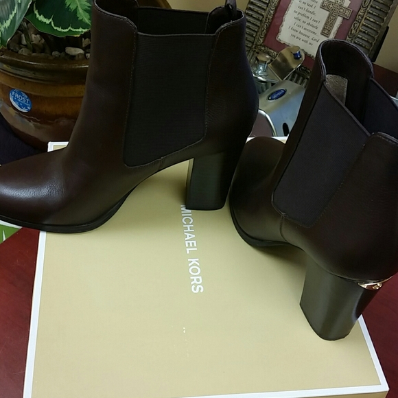 Michael Kors Barlow short boot - Picture 3 of 4